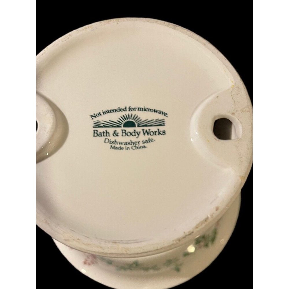 Holly Berries Holiday Ceramic Candle Pedestal Candy Dish Bath & Body Works 6 In - Picture 2 of 4